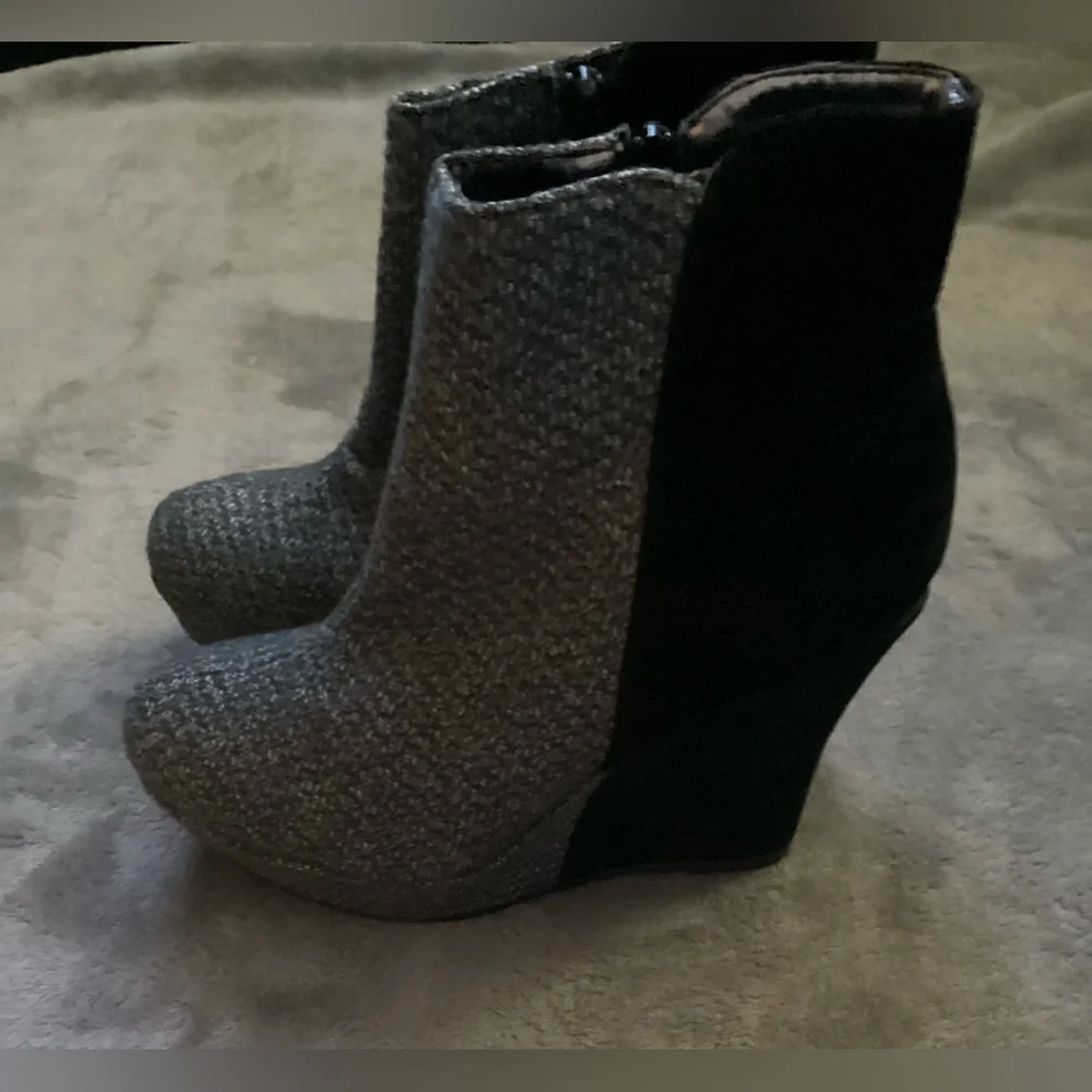 Black & Gray Two Tone Wedges New in Box by Bamboo - Picture 8 of 14